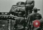 Standbild Deutsche Truppen marschieren in Merville Frankreich Merville Frankreich, 1940, aus Sekunde 39 historischem Filmmaterial Videoclip 65675020644