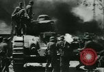 Standbild Deutsche Truppen marschieren in Merville Frankreich Merville Frankreich, 1940, aus Sekunde 41 historischem Filmmaterial Videoclip 65675020644