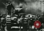 Standbild Deutsche Truppen marschieren in Merville Frankreich Merville Frankreich, 1940, aus Sekunde 43 historischem Filmmaterial Videoclip 65675020644