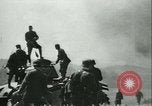 Standbild Deutsche Truppen marschieren in Merville Frankreich Merville Frankreich, 1940, aus Sekunde 46 historischem Filmmaterial Videoclip 65675020644