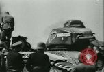 Standbild Deutsche Truppen marschieren in Merville Frankreich Merville Frankreich, 1940, aus Sekunde 51 historischem Filmmaterial Videoclip 65675020644