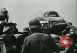 Standbild Deutsche Truppen marschieren in Merville Frankreich Merville Frankreich, 1940, aus Sekunde 52 historischem Filmmaterial Videoclip 65675020644