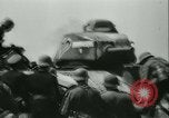 Standbild Deutsche Truppen marschieren in Merville Frankreich Merville Frankreich, 1940, aus Sekunde 53 historischem Filmmaterial Videoclip 65675020644