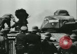 Standbild Deutsche Truppen marschieren in Merville Frankreich Merville Frankreich, 1940, aus Sekunde 55 historischem Filmmaterial Videoclip 65675020644