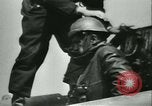 Standbild Deutsche Truppen marschieren in Merville Frankreich Merville Frankreich, 1940, aus Sekunde 57 historischem Filmmaterial Videoclip 65675020644