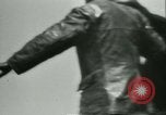 Standbild Deutsche Truppen marschieren in Merville Frankreich Merville Frankreich, 1940, aus Sekunde 60 historischem Filmmaterial Videoclip 65675020644