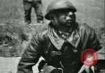 Standbild Deutsche Truppen marschieren in Merville Frankreich Merville Frankreich, 1940, aus Sekunde 61 historischem Filmmaterial Videoclip 65675020644