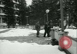 Standbild Befreit Deutsche Geiseln Ende Zweiten Weltkrieg Italien, 1945, aus Sekunde 4 historischem Filmmaterial Videoclip 65675020646