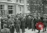 Standbild Befreit Deutsche Geiseln Ende Zweiten Weltkrieg Italien, 1945, aus Sekunde 31 historischem Filmmaterial Videoclip 65675020646