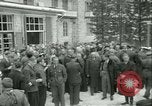 Standbild Befreit Deutsche Geiseln Ende Zweiten Weltkrieg Italien, 1945, aus Sekunde 32 historischem Filmmaterial Videoclip 65675020646