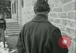 Standbild Befreit Deutsche Geiseln Ende Zweiten Weltkrieg Italien, 1945, aus Sekunde 53 historischem Filmmaterial Videoclip 65675020646