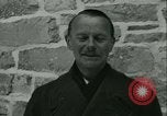 Standbild Befreit Deutsche Geiseln Ende Zweiten Weltkrieg Italien, 1945, aus Sekunde 56 historischem Filmmaterial Videoclip 65675020646