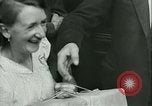 Image confisqués radios Bayeux Normandie France, 1945, de la seconde 31 séquences d'archives historiques vidéo 65675020661