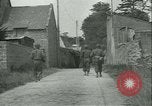 Standbild alliierten Truppen SAINT MALO FRANKREICH, 1944, aus Sekunde 30 historischem Filmmaterial Videoclip 65675020668