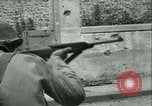 Standbild alliierten Truppen SAINT MALO FRANKREICH, 1944, aus Sekunde 34 historischem Filmmaterial Videoclip 65675020668