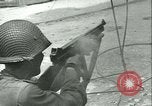 Standbild alliierten Truppen SAINT MALO FRANKREICH, 1944, aus Sekunde 37 historischem Filmmaterial Videoclip 65675020668