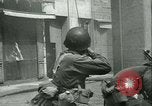 Standbild alliierten Truppen SAINT MALO FRANKREICH, 1944, aus Sekunde 55 historischem Filmmaterial Videoclip 65675020668