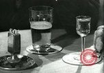 Immagine di Gli uomini in bar Germania, 1941, secondo 12 filmato di repertorio 65675020685