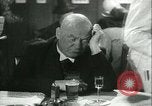 Immagine di Gli uomini in bar Germania, 1941, secondo 13 filmato di repertorio 65675020685