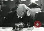Immagine di Gli uomini in bar Germania, 1941, secondo 14 filmato di repertorio 65675020685
