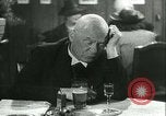 Immagine di Gli uomini in bar Germania, 1941, secondo 15 filmato di repertorio 65675020685