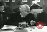 Immagine di Gli uomini in bar Germania, 1941, secondo 17 filmato di repertorio 65675020685