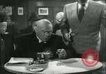 Immagine di Gli uomini in bar Germania, 1941, secondo 19 filmato di repertorio 65675020685