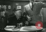 Immagine di Gli uomini in bar Germania, 1941, secondo 20 filmato di repertorio 65675020685
