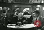 Immagine di Gli uomini in bar Germania, 1941, secondo 22 filmato di repertorio 65675020685