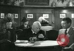 Immagine di Gli uomini in bar Germania, 1941, secondo 23 filmato di repertorio 65675020685
