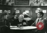 Immagine di Gli uomini in bar Germania, 1941, secondo 25 filmato di repertorio 65675020685