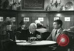 Immagine di Gli uomini in bar Germania, 1941, secondo 27 filmato di repertorio 65675020685