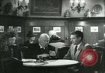 Immagine di Gli uomini in bar Germania, 1941, secondo 28 filmato di repertorio 65675020685