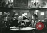Immagine di Gli uomini in bar Germania, 1941, secondo 29 filmato di repertorio 65675020685