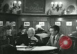 Immagine di Gli uomini in bar Germania, 1941, secondo 31 filmato di repertorio 65675020685