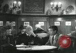 Immagine di Gli uomini in bar Germania, 1941, secondo 33 filmato di repertorio 65675020685