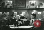 Immagine di Gli uomini in bar Germania, 1941, secondo 34 filmato di repertorio 65675020685