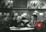 Immagine di Gli uomini in bar Germania, 1941, secondo 35 filmato di repertorio 65675020685