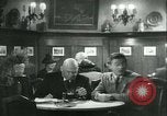 Immagine di Gli uomini in bar Germania, 1941, secondo 36 filmato di repertorio 65675020685