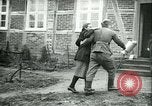 Standbild deutscher Soldat Deutschland, 1940, aus Sekunde 12 historischem Filmmaterial Videoclip 65675020689