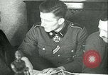 Standbild deutscher Soldat Deutschland, 1940, aus Sekunde 28 historischem Filmmaterial Videoclip 65675020689