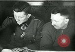 Standbild deutscher Soldat Deutschland, 1940, aus Sekunde 33 historischem Filmmaterial Videoclip 65675020689