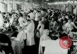 Immagine di Coiffures competere Parigi Francia, 1953, secondo 7 filmato di repertorio 65675020698