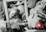 Immagine di Coiffures competere Parigi Francia, 1953, secondo 14 filmato di repertorio 65675020698