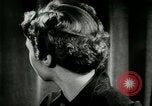Immagine di Coiffures competere Parigi Francia, 1953, secondo 36 filmato di repertorio 65675020698