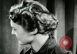Immagine di Coiffures competere Parigi Francia, 1953, secondo 38 filmato di repertorio 65675020698