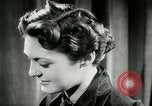 Immagine di Coiffures competere Parigi Francia, 1953, secondo 39 filmato di repertorio 65675020698