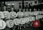 Image Milwaukee Braves Baseball Team arrive dans la ville Milwaukee Wisconsin USA, 1953, de la seconde 6 séquences d'archives historiques vidéo 65675020699