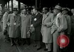 Image Milwaukee Braves Baseball Team arrive dans la ville Milwaukee Wisconsin USA, 1953, de la seconde 11 séquences d'archives historiques vidéo 65675020699