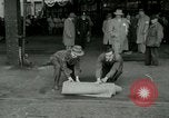 Image Milwaukee Braves Baseball Team arrive dans la ville Milwaukee Wisconsin USA, 1953, de la seconde 16 séquences d'archives historiques vidéo 65675020699